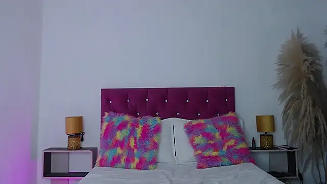 alinakiss online show from March 17, 2025, 3:25 am