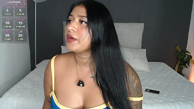 Snapshot of alinakiss chatting on June 26, 2026, 8:52 am alinakiss online show from June 26, 2026, 8:52 am