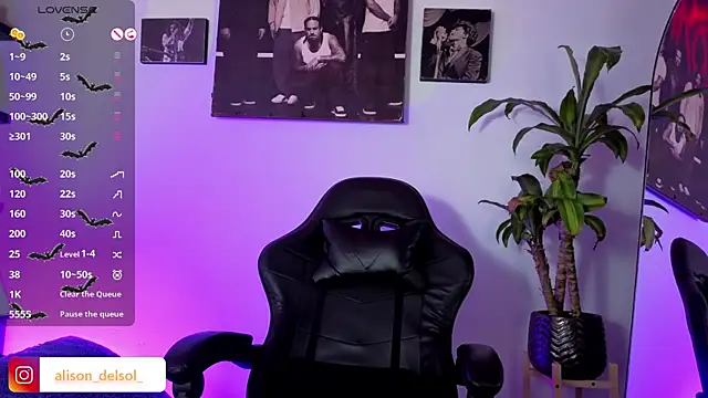 Snapshot of Alisson_Wynter chatting on December 4, 2025, 3:27 am Alisson Wynter online show from December 4, 2025, 3:27 am