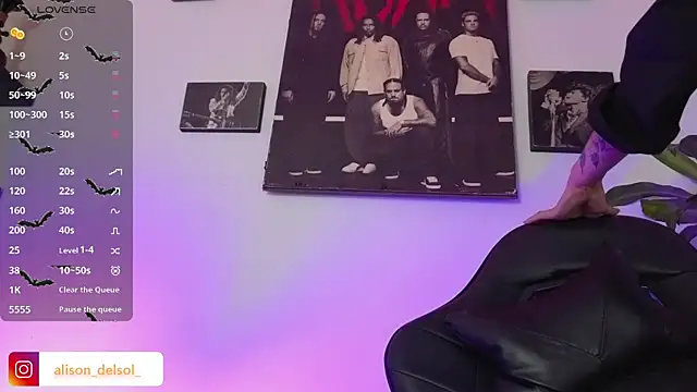 Snapshot of Alisson_Wynter chatting on December 18, 2025, 3:23 am Alisson Wynter online show from December 18, 2025, 3:23 am