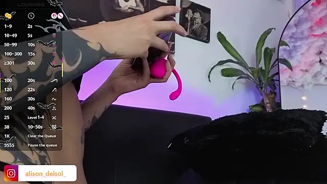 Snapshot of Alisson_Wynter chatting on January 18, 2026, 4:27 am Alisson Wynter online show from January 18, 2026, 4:27 am