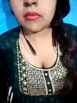 Love-Veronica online show from May 1, 2026, 6:23 pm