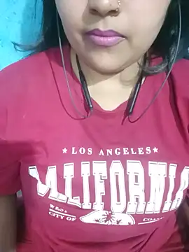 Snapshot of Love-Veronica chatting on May 18, 2026, 6:25 pm Love-Veronica online show from May 18, 2026, 6:25 pm
