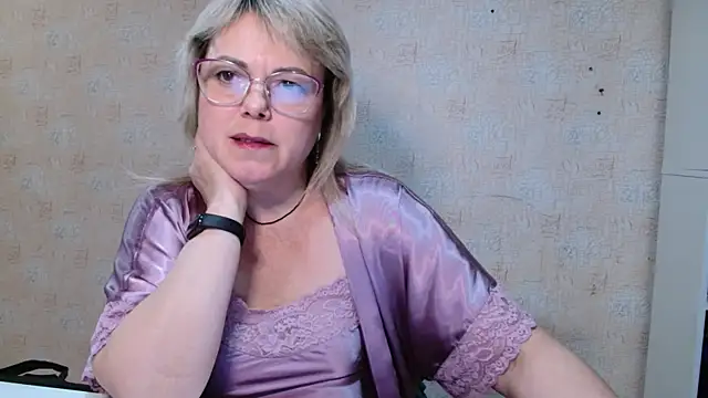 sweetsunset11 online show from November 11, 2025, 3:01 pm