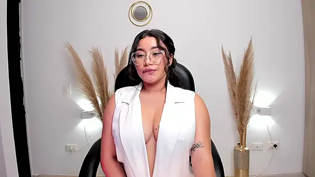 Snapshot of leylaclintonxx chatting on December 22, 2024, 10:36 pm leylaclintonxx online show from December 22, 2024, 10:36 pm