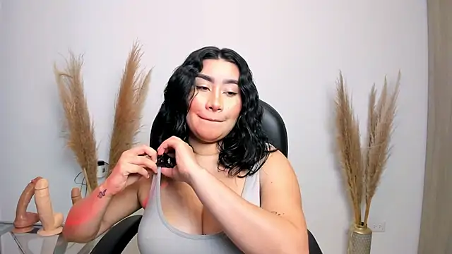 Snapshot of leylaclintonxx chatting on February 2, 2025, 10:17 pm leylaclintonxx online show from February 2, 2025, 10:17 pm