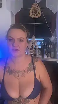 Snapshot of Inked_blondi chatting on December 19, 2024, 11:03 pm Inked blondi online show from December 19, 2024, 11:03 pm