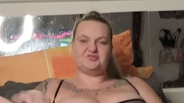 Snapshot of Inked_blondi chatting on October 7, 2025, 2:09 am Inked blondi online show from October 7, 2025, 2:09 am