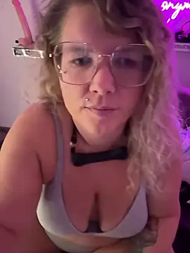 CurvyAnonymousGirl89 online show from September 13, 2025, 3:56 pm