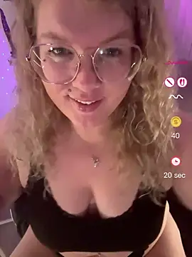 CurvyAnonymousGirl89 online show from April 24, 2026, 5:54 am