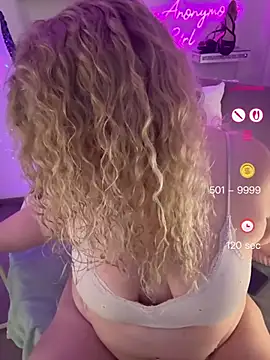 CurvyAnonymousGirl89 online show from April 28, 2026, 3:06 pm