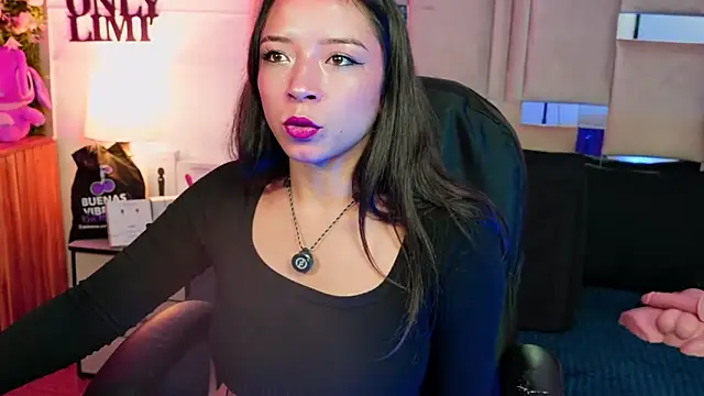 natacha  black  online show from May 4, 2026, 10:06 pm