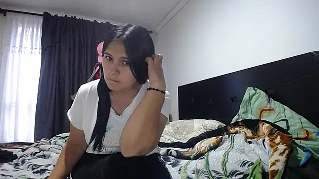 princehermosa44 online show from October 24, 2025, 9:33 pm