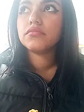 Naomy veracruz  online show from May 3, 2026, 9:32 pm