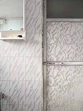 surabhi09 online show from October 23, 2025, 3:06 am