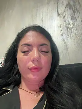 Snapshot of BellaaNoir chatting on May 20, 2026, 9:21 pm BellaaNoir online show from May 20, 2026, 9:21 pm