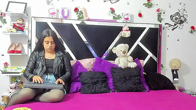 Snapshot of thedream_girls chatting on September 18, 2025, 12:07 pm thedream girls online show from September 18, 2025, 12:07 pm