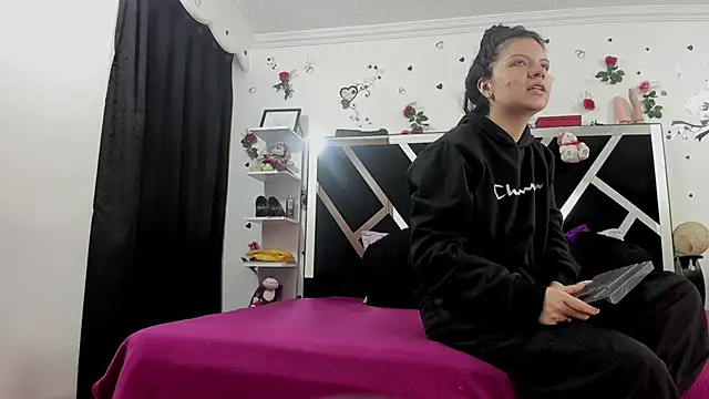 Snapshot of thedream_girls chatting on October 29, 2025, 12:07 pm thedream girls online show from October 29, 2025, 12:07 pm