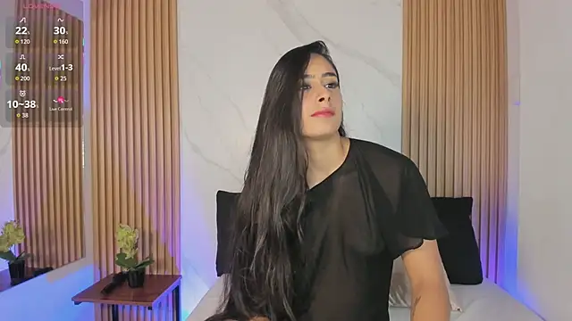 Julia Martinez  online show from April 10, 2026, 11:37 am