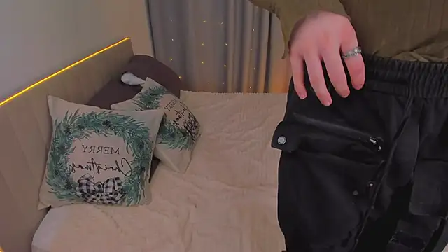 Snapshot of Kleo_Godde chatting on January 15, 2025, 12:30 am Kleo Godde online show from January 15, 2025, 12:30 am