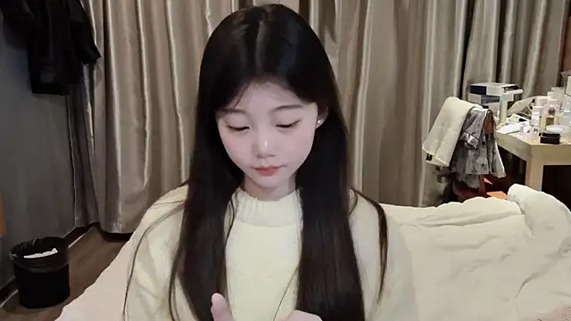 yangyang-1115 online show from March 3, 2025, 5:07 pm