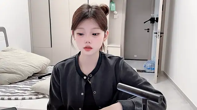 yangyang-1115 online show from September 12, 2025, 5:07 am