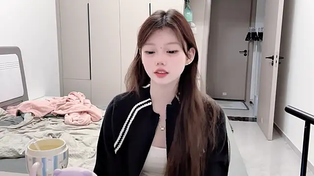 yangyang-1115 online show from September 18, 2025, 4:36 am