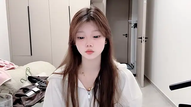 yangyang-1115 online show from October 4, 2025, 4:43 am