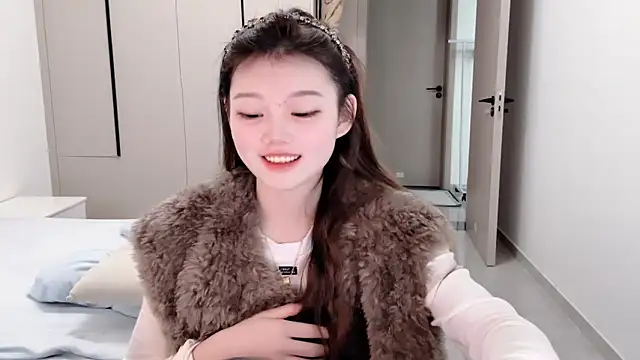 yangyang-1115 online show from October 29, 2025, 4:04 am