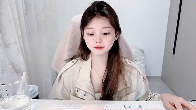 yangyang-1115 online show from November 12, 2025, 5:41 am