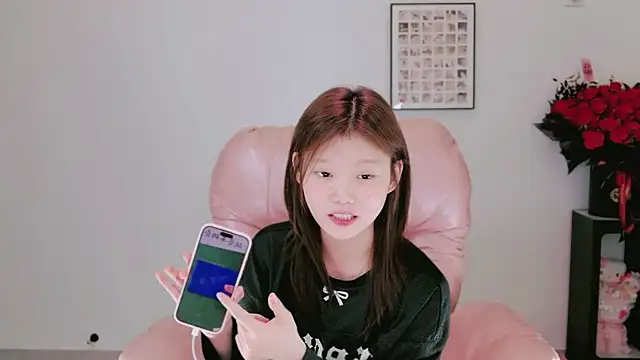 yangyang-1115 online show from May 20, 2026, 1:06 pm