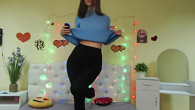 MichelLeee online show from February 17, 2025, 12:16 pm