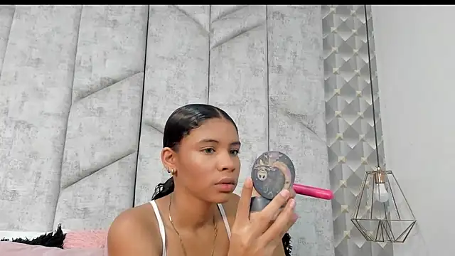 Snapshot of AshleyHill2 chatting on December 14, 2025, 4:40 am AshleyHill2 online show from December 14, 2025, 4:40 am