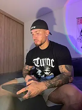 DimitriSullivan  online show from May 18, 2026, 1:45 am