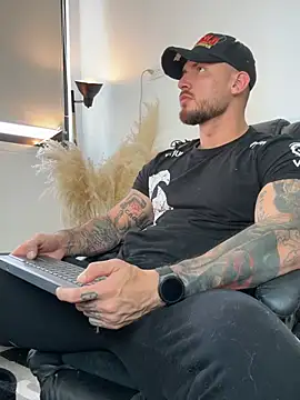 DimitriSullivan  online show from June 26, 2026, 7:40 pm