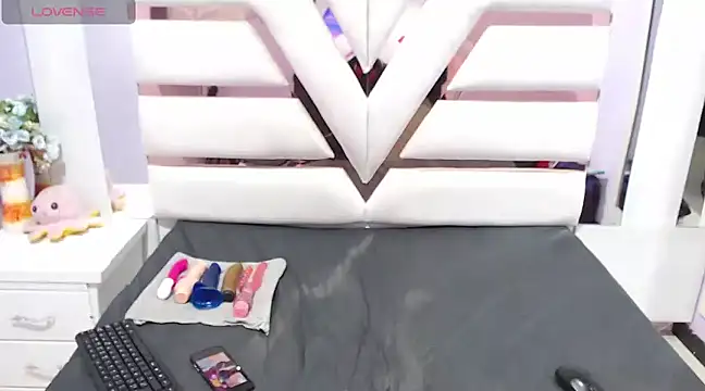 alaha evans online show from March 18, 2025, 3:42 am