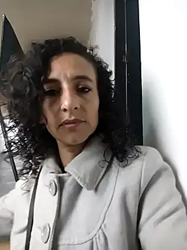 AriannaRussell  online show from April 27, 2026, 12:36 pm