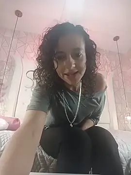 Snapshot of AriannaRussell_ chatting on May 17, 2026, 12:45 pm AriannaRussell online show from May 17, 2026, 12:45 pm