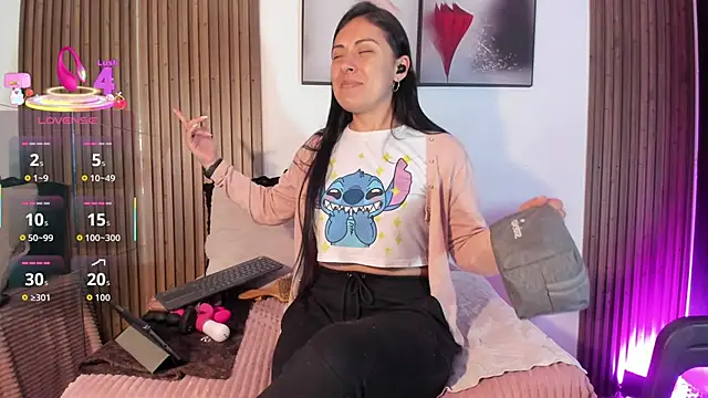 Snapshot of Ella_Rousse chatting on October 24, 2025, 12:45 pm Ella Rousse online show from October 24, 2025, 12:45 pm