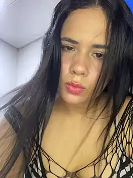 Snapshot of Leyna_Kenet chatting on April 18, 2026, 9:37 pm Leyna Kenet online show from April 18, 2026, 9:37 pm