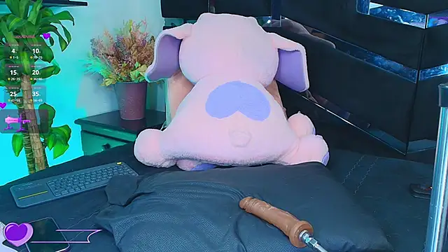 Snapshot of Kinky__Karo chatting on February 12, 2025, 12:16 am Kinky Karo online show from February 12, 2025, 12:16 am