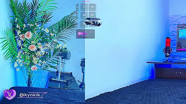 Snapshot of Kinky__Karo chatting on November 16, 2025, 1:33 am Kinky Karo online show from November 16, 2025, 1:33 am