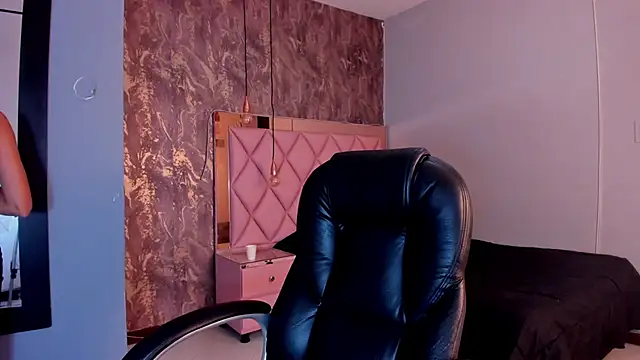 SKYLERWHIITEE online show from December 8, 2024, 3:21 am