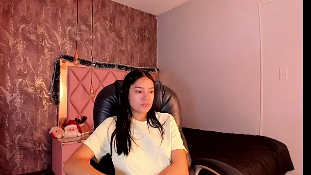 SKYLERWHIITEE online show from December 19, 2024, 6:23 am