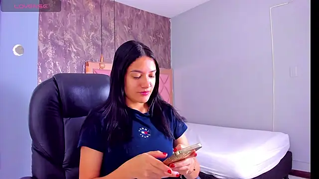 SKYLERWHIITEE online show from January 6, 2025, 4:04 am