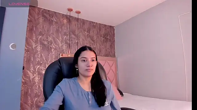 SKYLERWHIITEE online show from January 16, 2025, 4:07 am