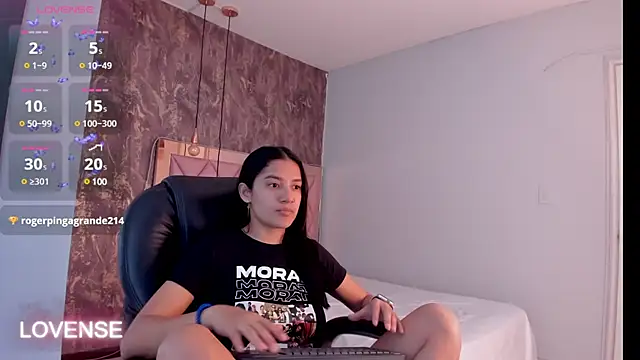 SKYLERWHIITEE online show from February 5, 2025, 8:43 am