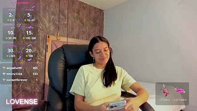 SKYLERWHIITEE online show from February 6, 2025, 5:35 am