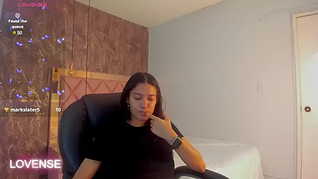 SKYLERWHIITEE online show from February 9, 2025, 6:43 am