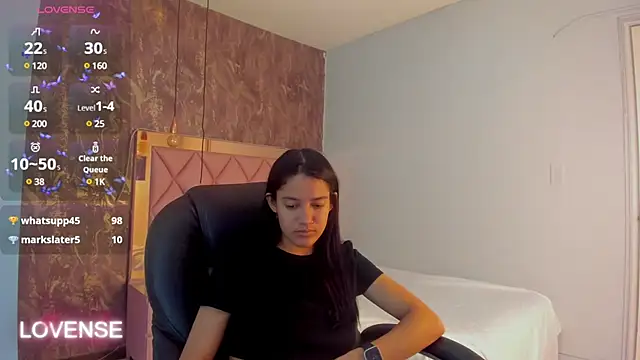 SKYLERWHIITEE online show from February 9, 2025, 9:47 am